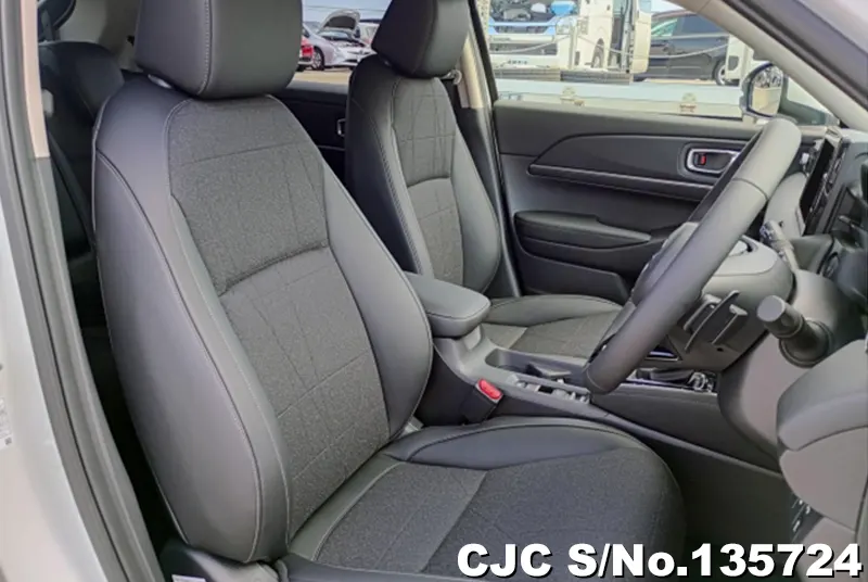 Honda Vezel in White for Sale Image 10