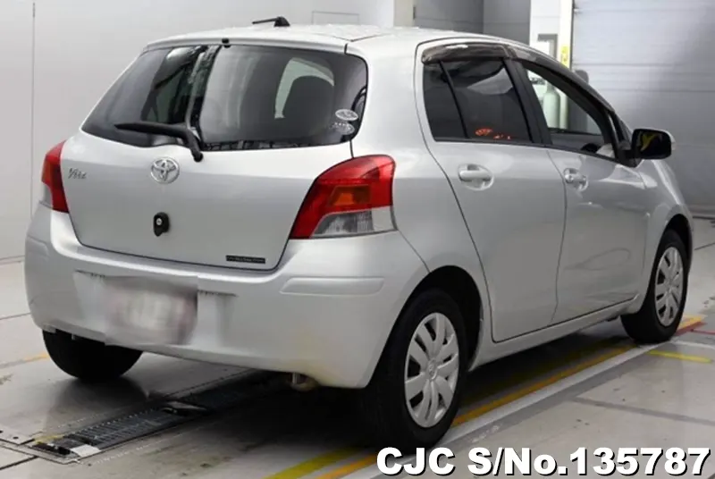 Toyota Vitz in Silver for Sale Image 2