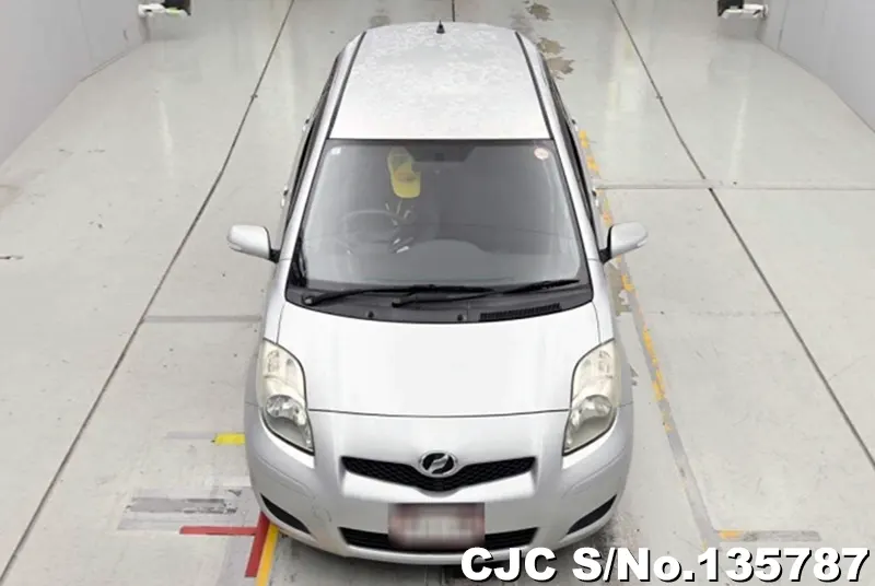 Toyota Vitz in Silver for Sale Image 4