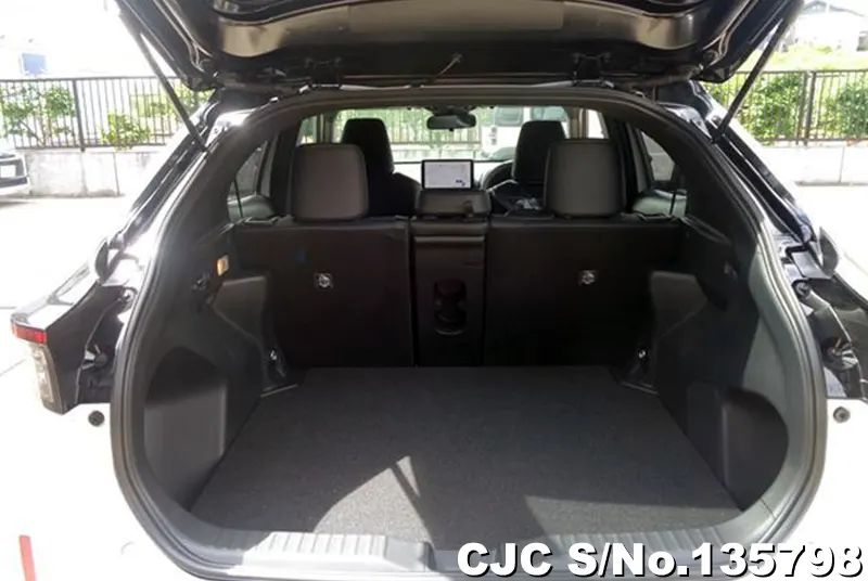 Toyota Yaris Cross in White for Sale Image 2