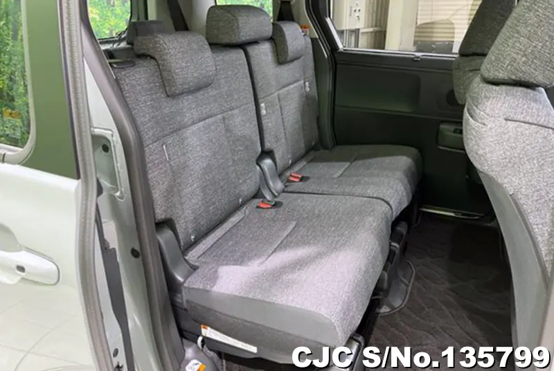 Toyota Sienna in Blue for Sale Image 2