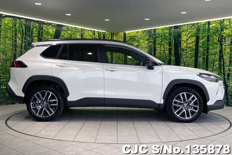 Toyota Corolla Cross in Pearl for Sale Image 6