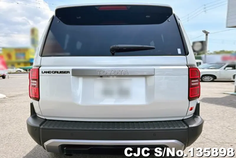 Toyota Land Cruiser 250 in Pearl for Sale Image 5