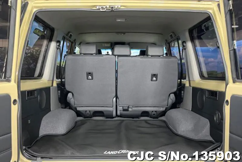 Toyota Land Cruiser in Gold for Sale Image 7
