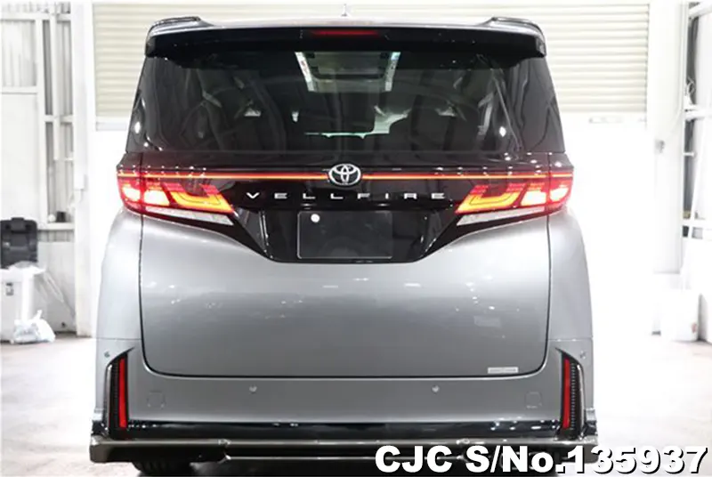 Toyota Vellfire in Gray for Sale Image 2
