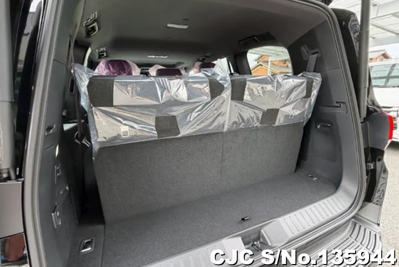 Toyota Land Cruiser in Black for Sale Image 3