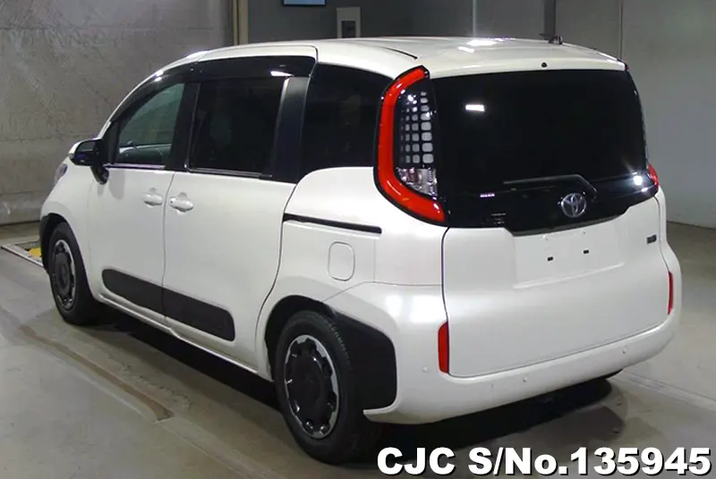 Toyota Sienta in White for Sale Image 1