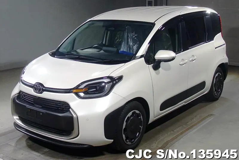 Toyota Sienta in White for Sale Image 3