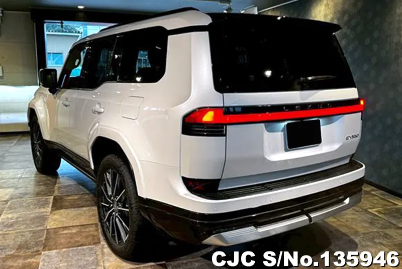 Lexus GX 550 in Pearl for Sale Image 1