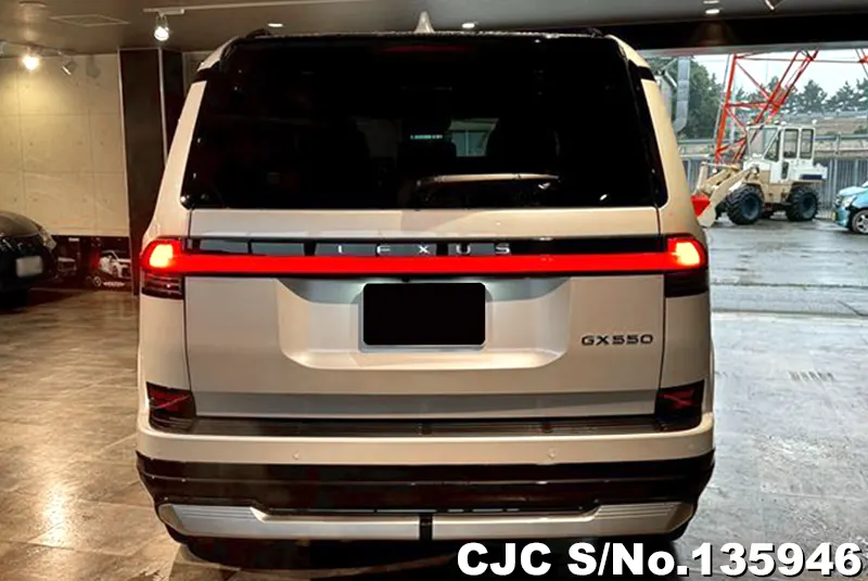 Lexus GX 550 in Pearl for Sale Image 4