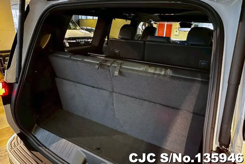Lexus GX 550 in Pearl for Sale Image 5