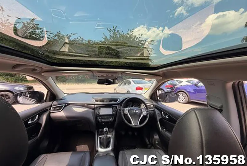 Nissan Qashqai in Gray for Sale Image 8