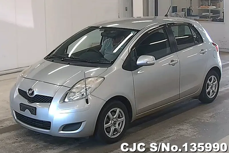 Toyota Vitz in Silver for Sale Image 3