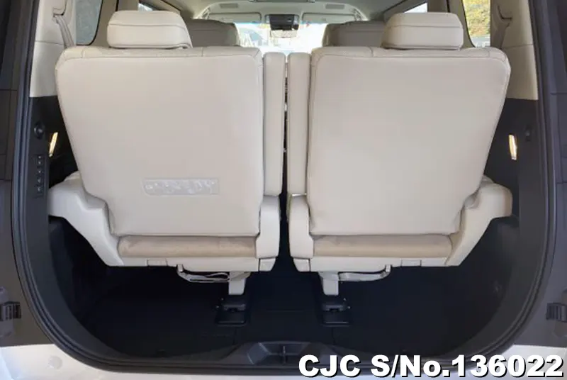 Lexus LM500h in White for Sale Image 7