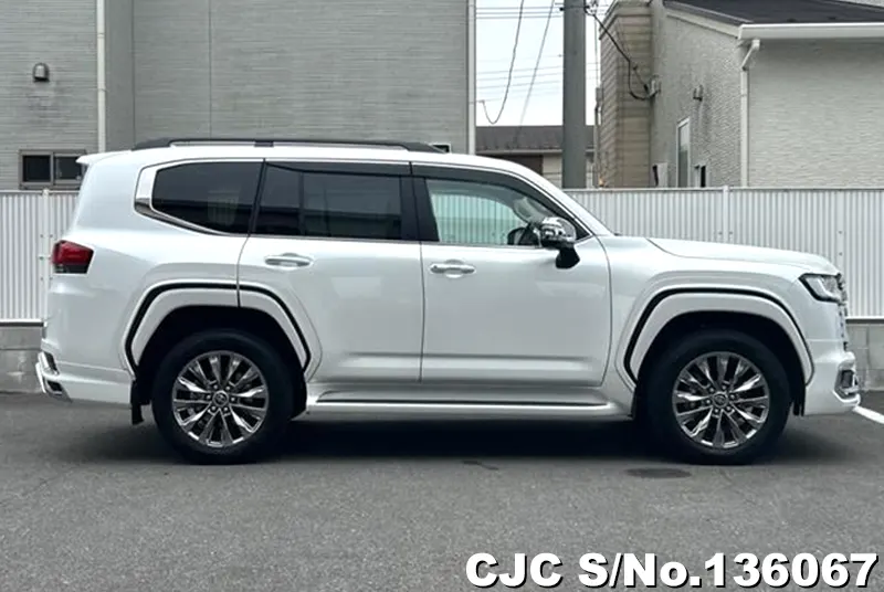 Toyota Land Cruiser in Pearl for Sale Image 5