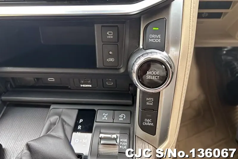 Toyota Land Cruiser in Pearl for Sale Image 10