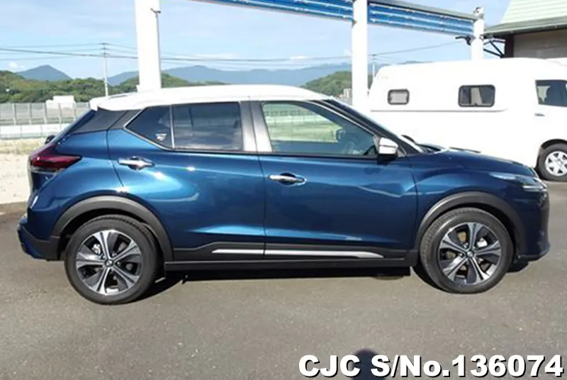 Nissan Kicks in Blue for Sale Image 2