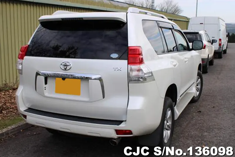 Toyota Land Cruiser Prado in White for Sale Image 2