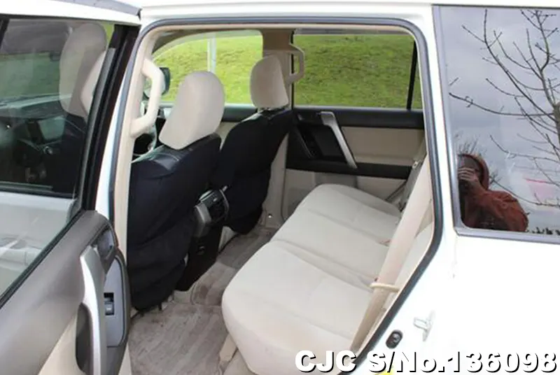Toyota Land Cruiser Prado in White for Sale Image 8
