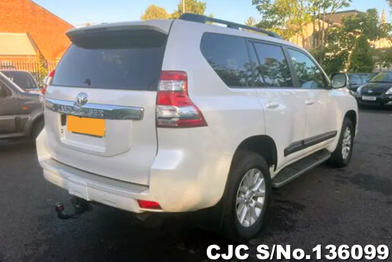 Toyota Land Cruiser Prado in White for Sale Image 2