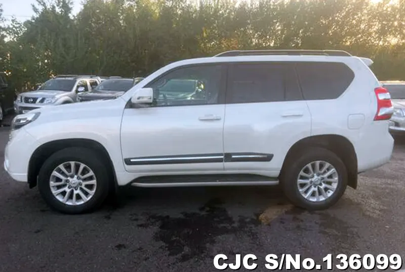 Toyota Land Cruiser Prado in White for Sale Image 7