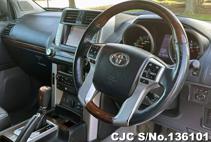 Toyota Land Cruiser Prado in Gray for Sale Image 5