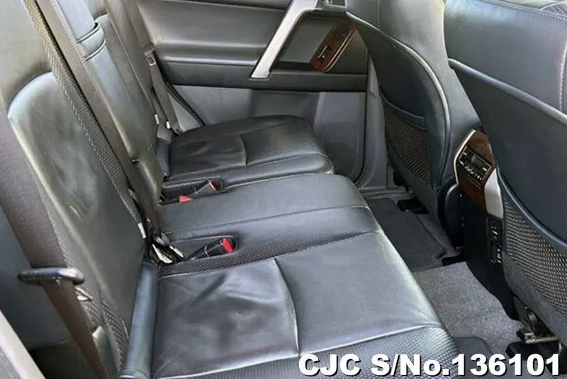 Toyota Land Cruiser Prado in Gray for Sale Image 7