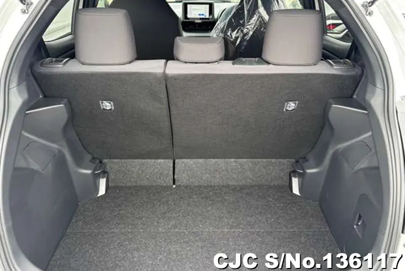 Toyota Yaris in White for Sale Image 8