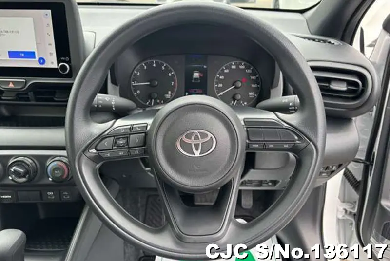 Toyota Yaris in White for Sale Image 13