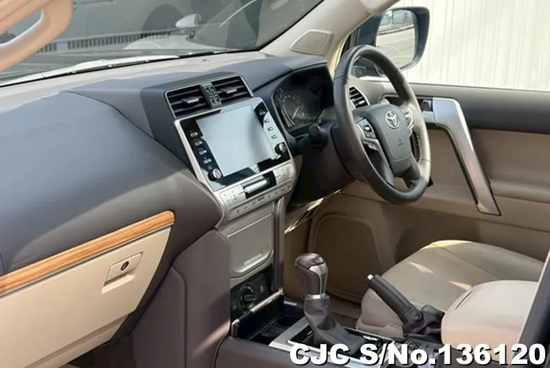 Toyota Land Cruiser Prado in Black for Sale Image 8