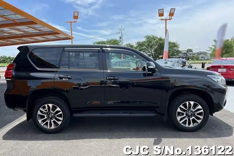 Toyota Land Cruiser Prado in Black for Sale Image 6