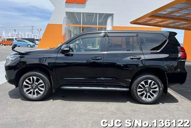 Toyota Land Cruiser Prado in Black for Sale Image 7