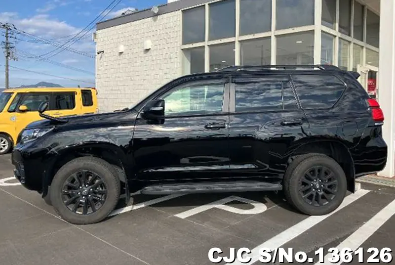 Toyota Land Cruiser Prado in Black for Sale Image 7