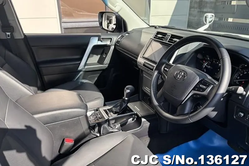Toyota Land Cruiser Prado in Black for Sale Image 10