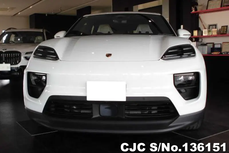 Porsche Macan in White for Sale Image 2