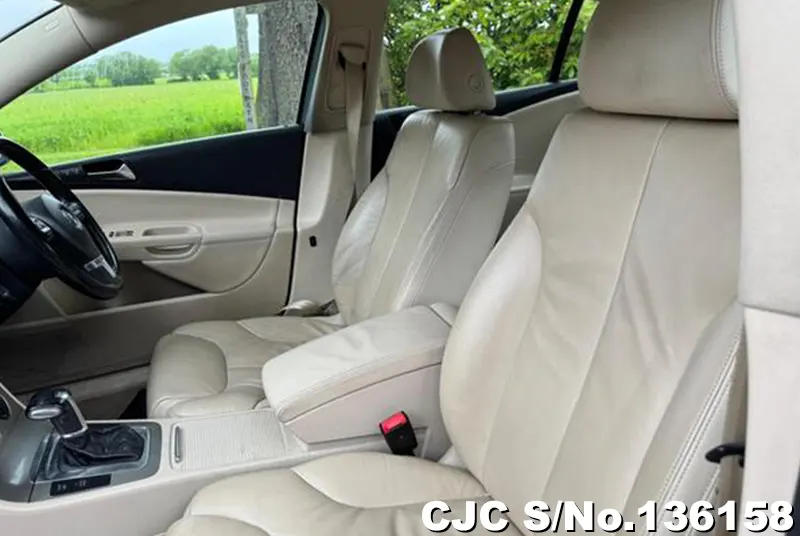 Volkswagen Passat in Gray for Sale Image 9