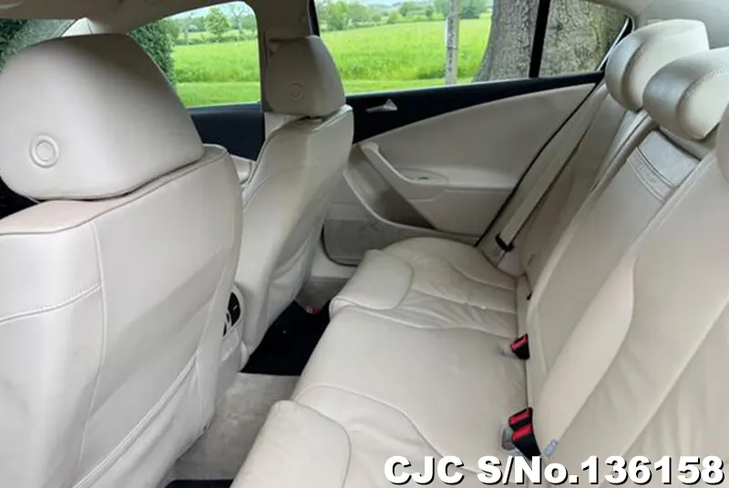 Volkswagen Passat in Gray for Sale Image 11