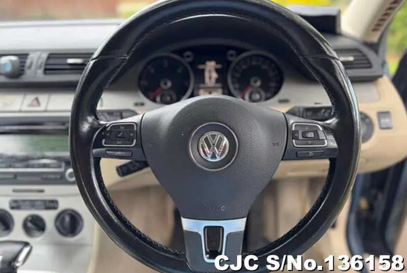 Volkswagen Passat in Gray for Sale Image 12