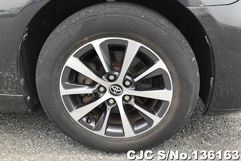 Toyota Mark X in Black for Sale Image 17