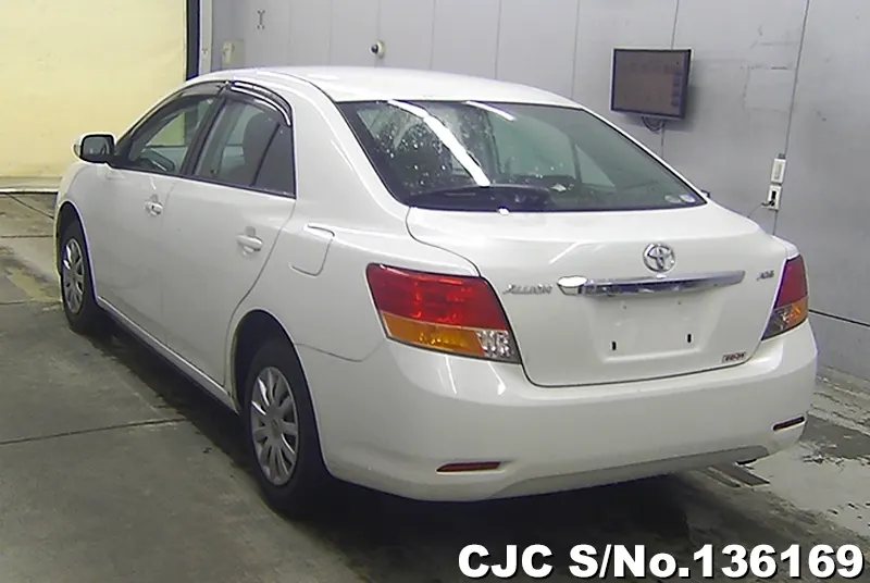 Toyota Allion in White for Sale Image 1
