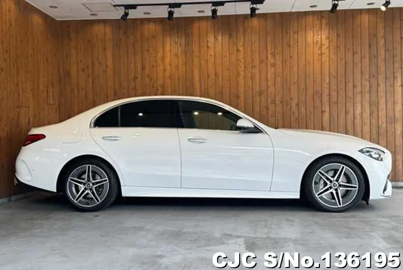 Mercedes Benz C Class in White for Sale Image 5