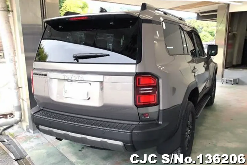 Toyota Land Cruiser 250 in Gray for Sale Image 2