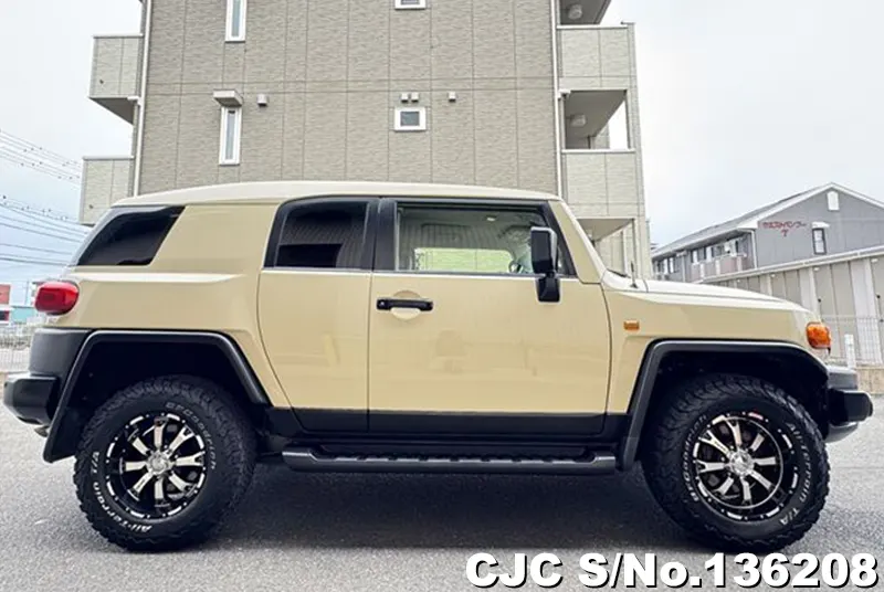 Toyota FJ Cruiser in Brown for Sale Image 6