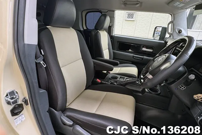 Toyota FJ Cruiser in Brown for Sale Image 12