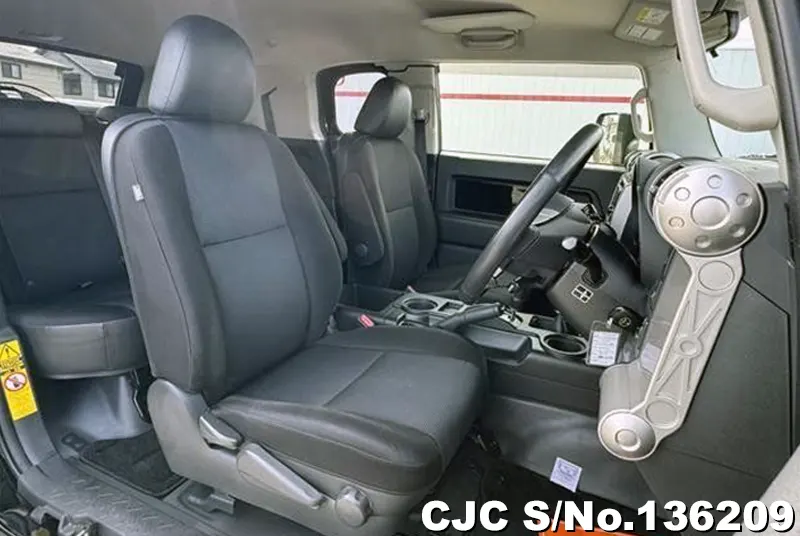 Toyota FJ Cruiser in Black for Sale Image 10