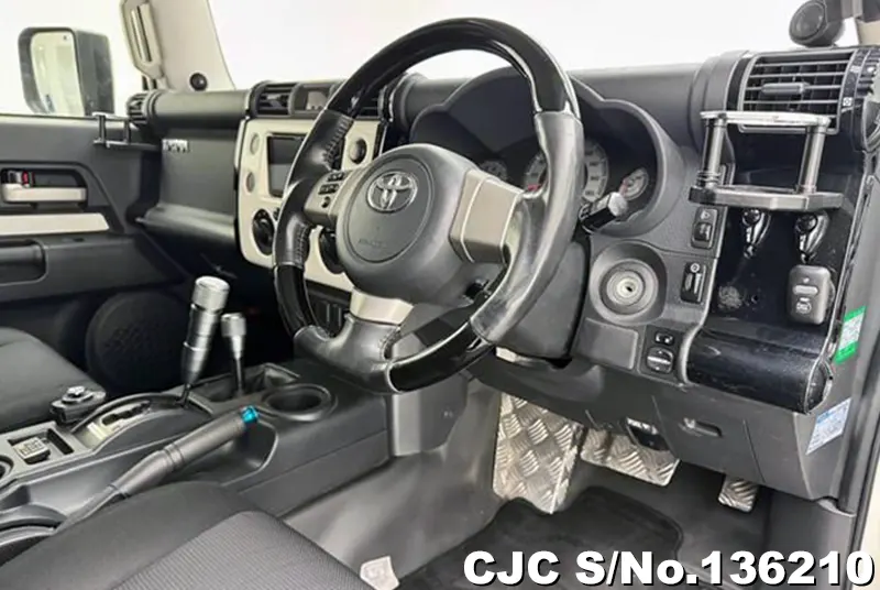 Toyota FJ Cruiser in White for Sale Image 1