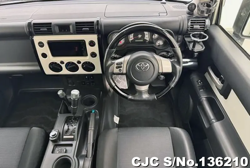 Toyota FJ Cruiser in White for Sale Image 2