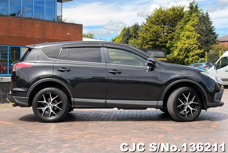 Toyota Rav4 in Black for Sale Image 6