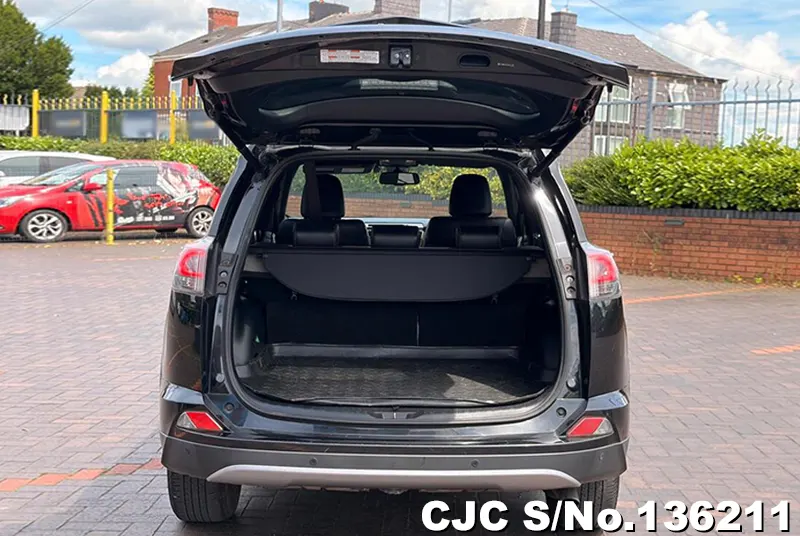 Toyota Rav4 in Black for Sale Image 8