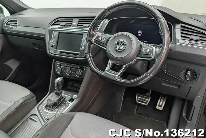 Volkswagen Tiguan in Black for Sale Image 8